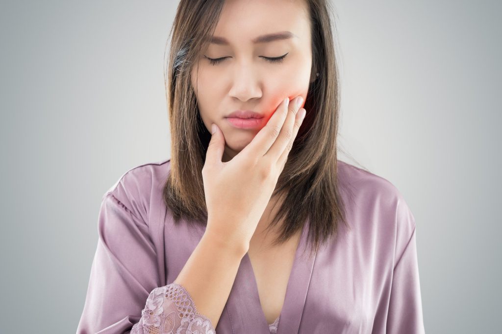 woman in mouth pain